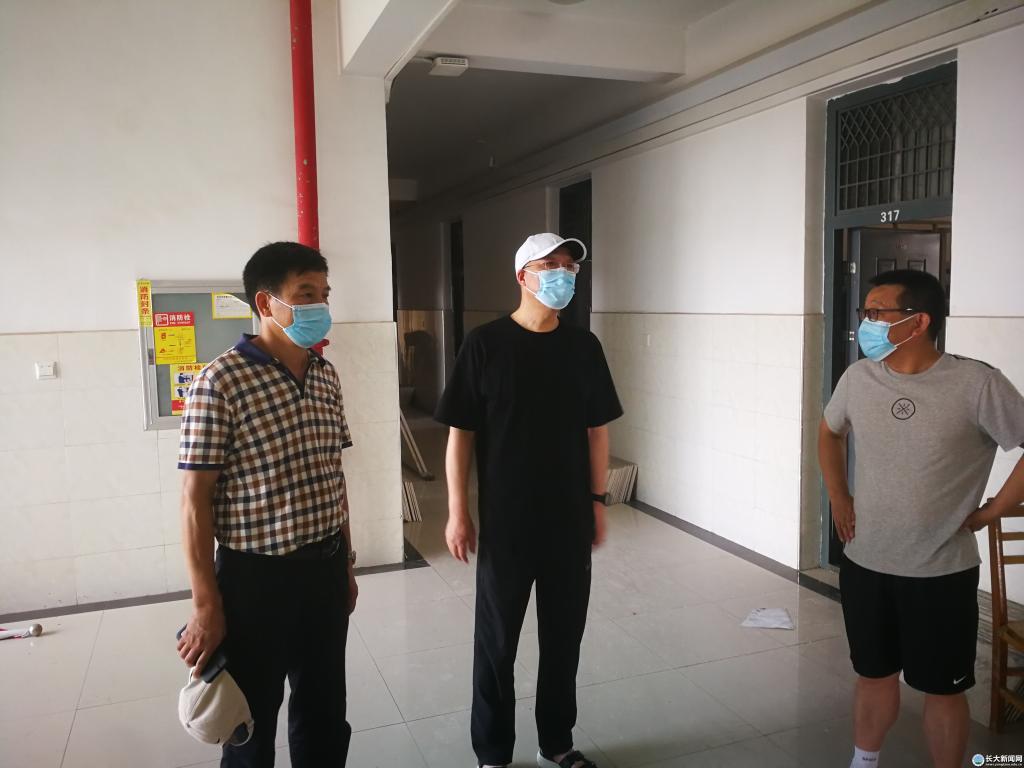 冯征检查指导武汉校区疫情防控工作