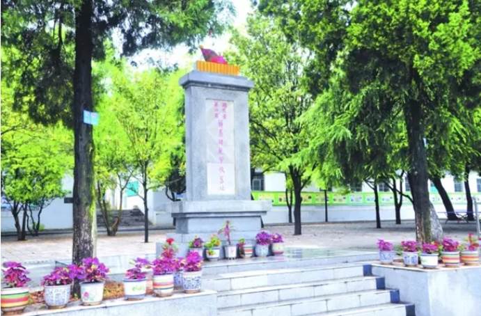 湖北第四区简易师范学校旧址纪念碑——现位于松滋市刘家场镇庆贺寺中