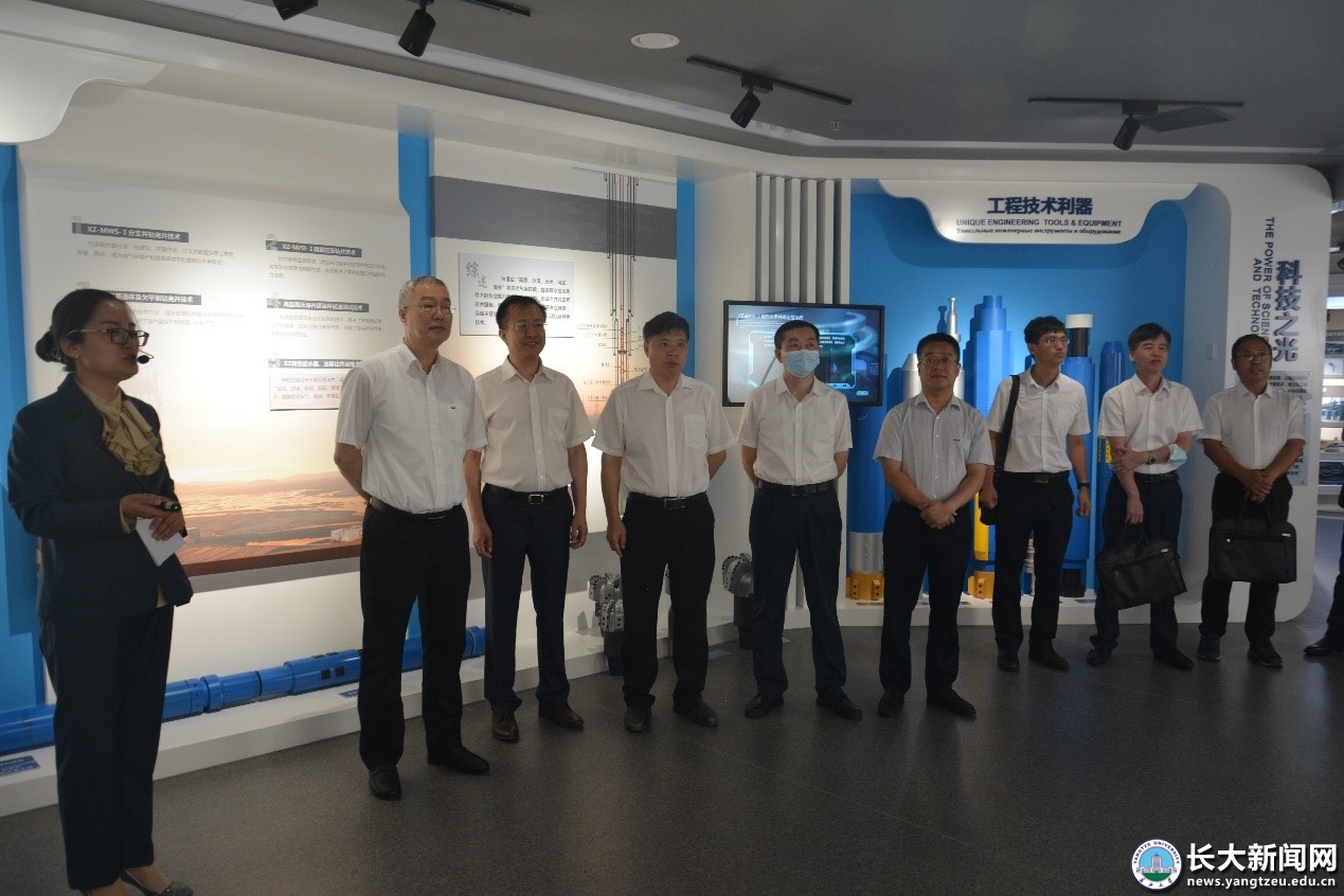抓合作促发展 冯征带队走访在疆石油石化企业
