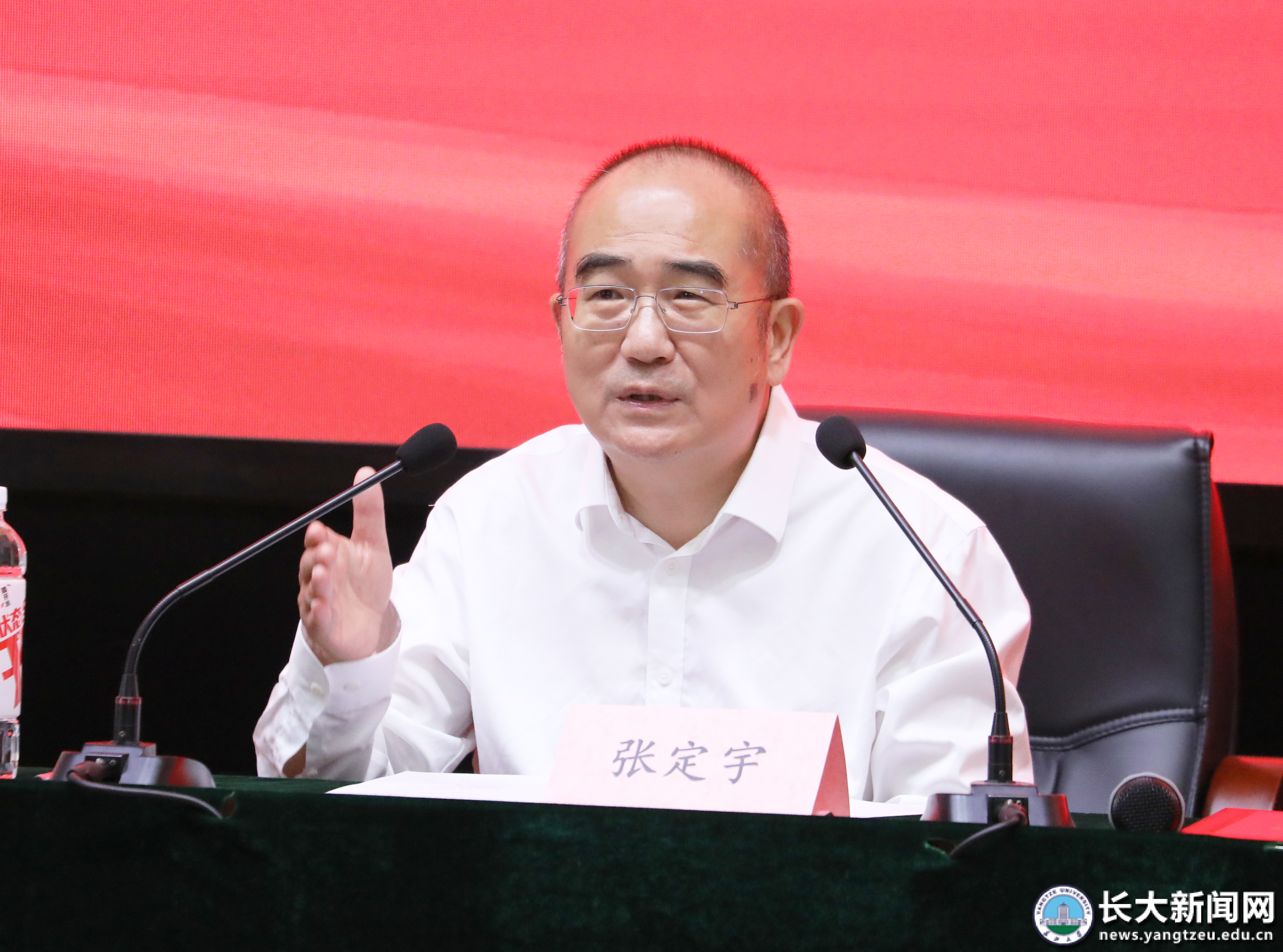 “人民英雄”张定宇再次长大开讲 道出医生的责任与担当-长江大学新闻网