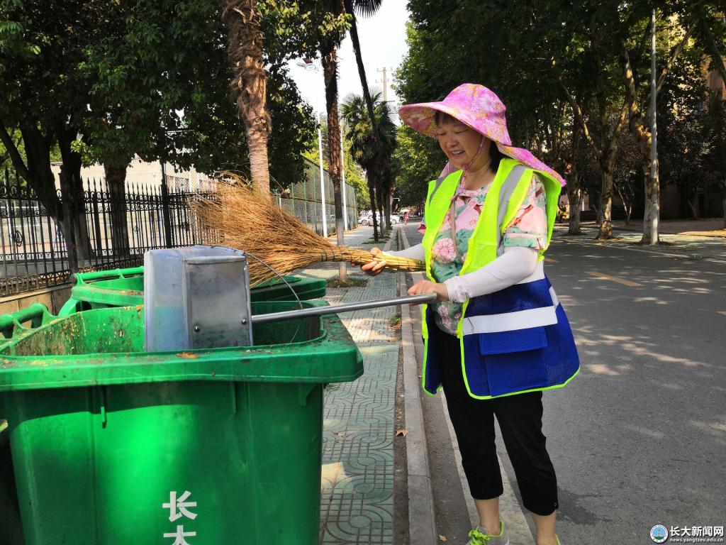 强化日常管理 垃圾桶保洁再升级