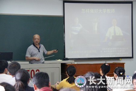 “湖北名师”毛宁波为新教师传授教学经验