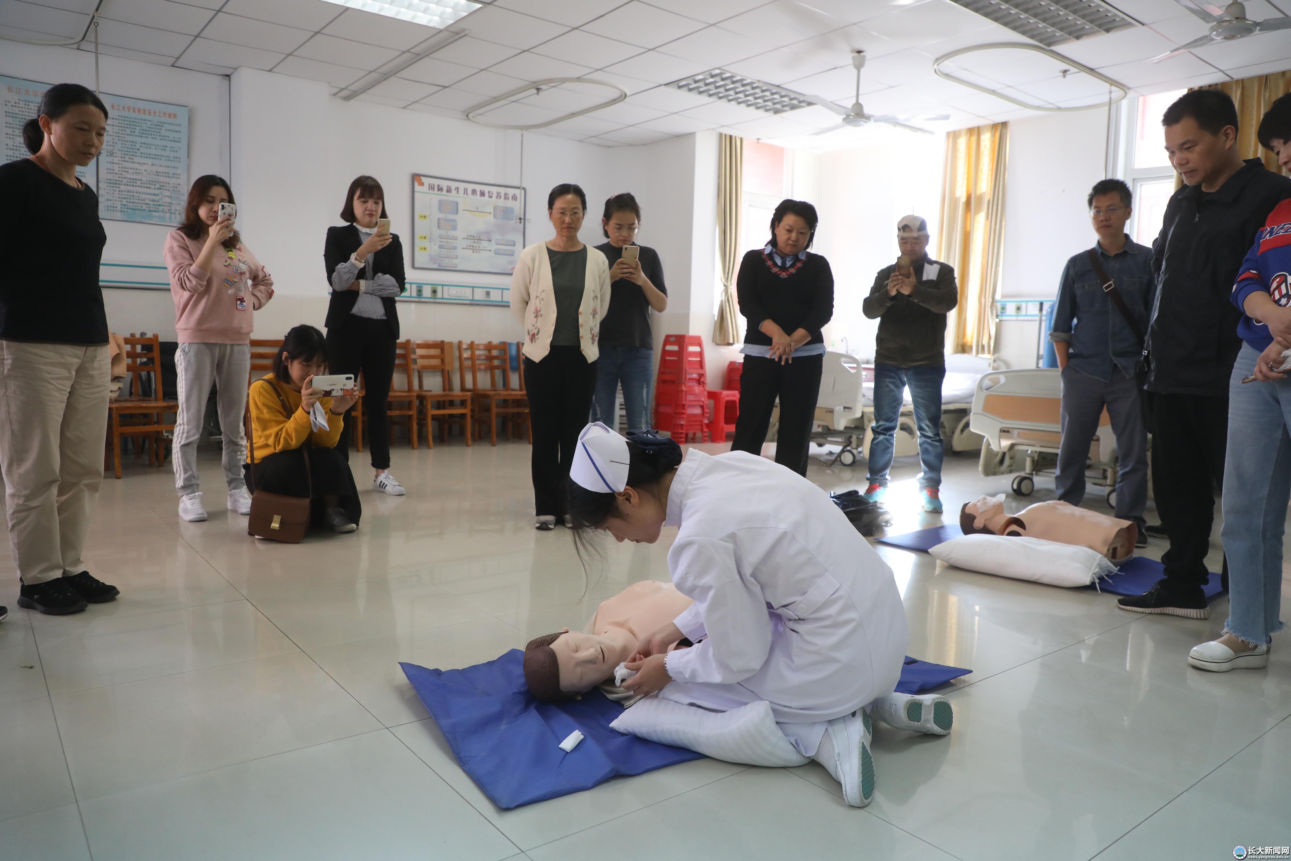 校工会组织心肺复苏急救技能培训-长江大学新闻网