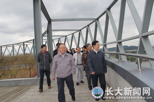 湖北日报传媒集团领导参观武汉校区