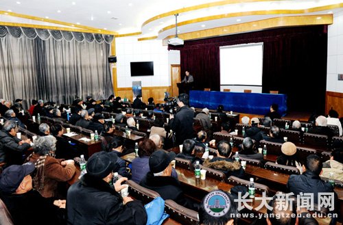 校领导向离退休老同志通报学校工作情况